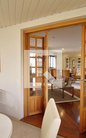 Apartamento à venda com 300m², 3 quartos e 3 vagas Apartamento à venda com 300m², 3 quartos e 3 vagasVaranda gourmet
