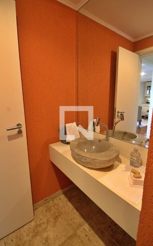 Apartamento à venda com 300m², 3 quartos e 3 vagas Apartamento à venda com 300m², 3 quartos e 3 vagasLavabo
