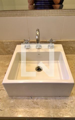 Apartamento à venda com 300m², 3 quartos e 3 vagas Apartamento à venda com 300m², 3 quartos e 3 vagasBanheiro da Suíte 2