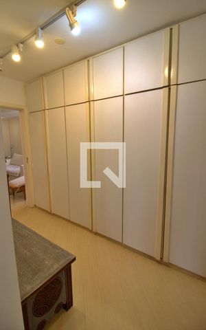 Apartamento à venda com 300m², 3 quartos e 3 vagas Apartamento à venda com 300m², 3 quartos e 3 vagasSuíte 3