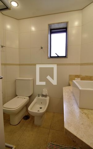 Apartamento à venda com 300m², 3 quartos e 3 vagas Apartamento à venda com 300m², 3 quartos e 3 vagasBanheiro da Suíte 2