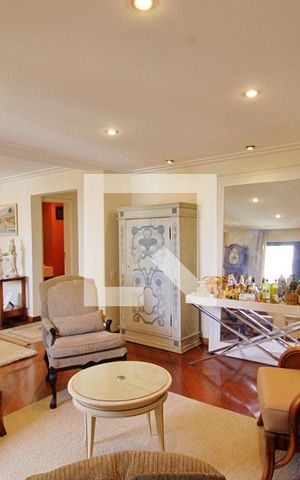 Apartamento à venda com 300m², 3 quartos e 3 vagas Apartamento à venda com 300m², 3 quartos e 3 vagasSala