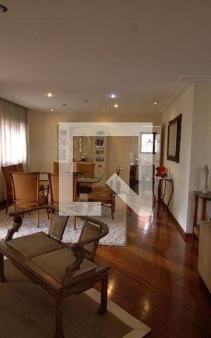 Apartamento à venda com 300m², 3 quartos e 3 vagas Apartamento à venda com 300m², 3 quartos e 3 vagasSala
