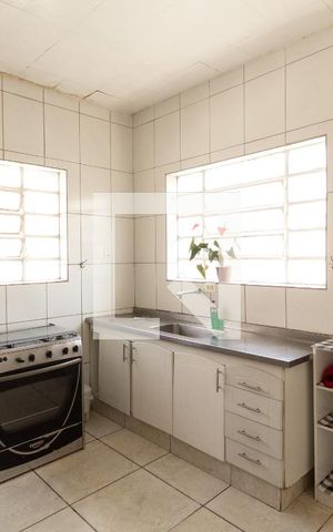 Casa à venda com 160m², 6 quartos e 5 vagas Casa à venda com 160m², 6 quartos e 5 vagasCozinha