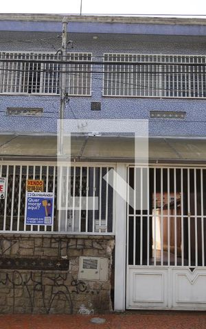 Casa à venda com 200m², 4 quartos e 2 vagasFachada