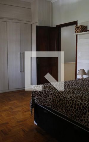 Casa à venda com 200m², 4 quartos e 2 vagasSuíte