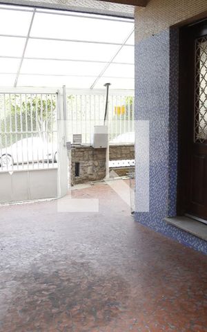Casa à venda com 200m², 4 quartos e 2 vagasGaragem