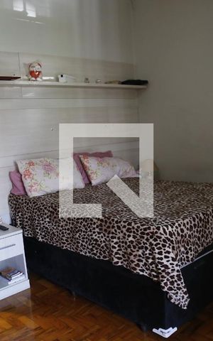 Casa à venda com 200m², 4 quartos e 2 vagasSuíte
