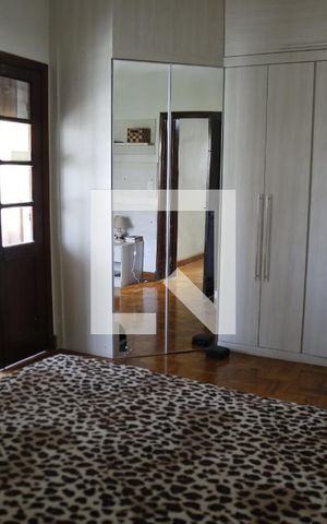 Casa à venda com 200m², 4 quartos e 2 vagasSuíte
