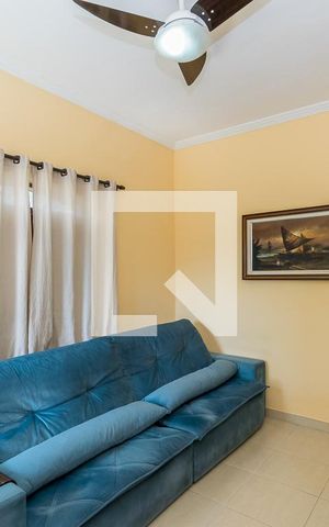 Casa à venda com 128m², 2 quartos e 2 vagas Casa à venda com 128m², 2 quartos e 2 vagasSala