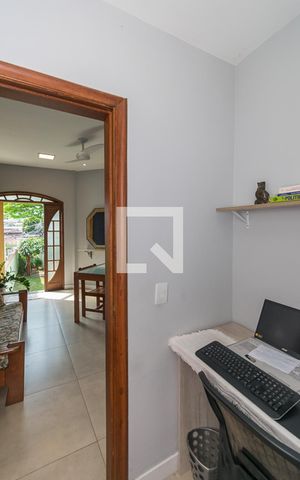 Casa à venda com 128m², 2 quartos e 2 vagas Casa à venda com 128m², 2 quartos e 2 vagasEscritório