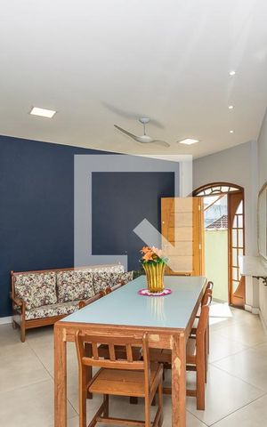 Casa à venda com 128m², 2 quartos e 2 vagas Casa à venda com 128m², 2 quartos e 2 vagasSala