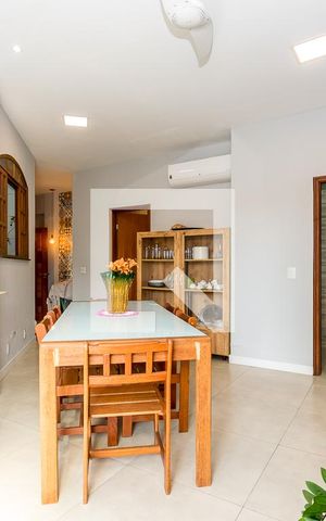 Casa à venda com 128m², 2 quartos e 2 vagas Casa à venda com 128m², 2 quartos e 2 vagasSala