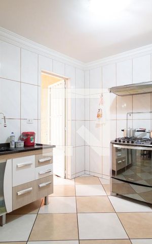 Casa à venda com 180m², 3 quartos e 4 vagas Casa à venda com 180m², 3 quartos e 4 vagasCozinha