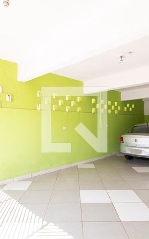 Casa à venda com 180m², 3 quartos e 4 vagas Casa à venda com 180m², 3 quartos e 4 vagasGaragem