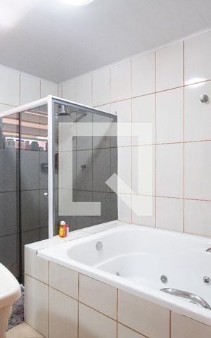 Casa à venda com 180m², 3 quartos e 4 vagas Casa à venda com 180m², 3 quartos e 4 vagasBanheiro da Suíte