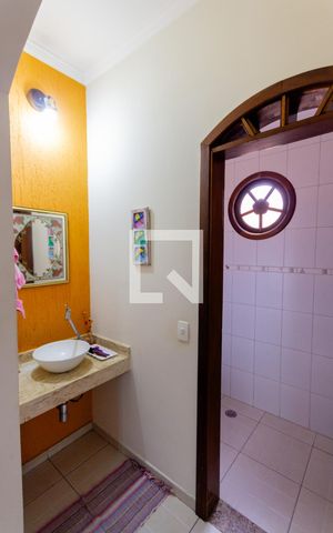 Casa à venda com 273m², 3 quartos e 3 vagas Casa à venda com 273m², 3 quartos e 3 vagasLavabo