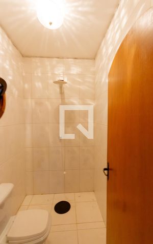 Casa à venda com 273m², 3 quartos e 3 vagas Casa à venda com 273m², 3 quartos e 3 vagasBanheiro da Área de Jogos