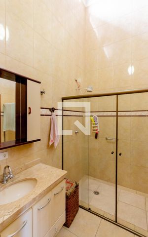 Casa à venda com 273m², 3 quartos e 3 vagas Casa à venda com 273m², 3 quartos e 3 vagasBanheiro da Suíte 1