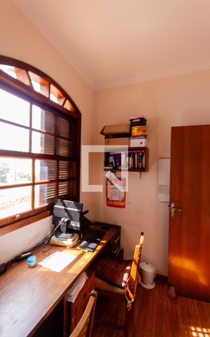 Casa à venda com 273m², 3 quartos e 3 vagas Casa à venda com 273m², 3 quartos e 3 vagasQuarto