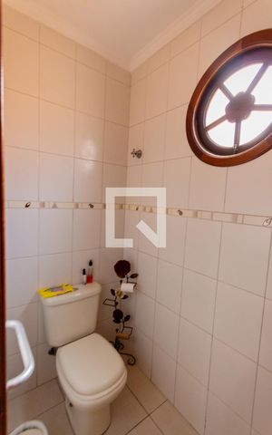 Casa à venda com 273m², 3 quartos e 3 vagas Casa à venda com 273m², 3 quartos e 3 vagasLavabo