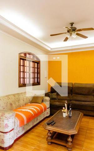 Casa à venda com 273m², 3 quartos e 3 vagas Casa à venda com 273m², 3 quartos e 3 vagasSala
