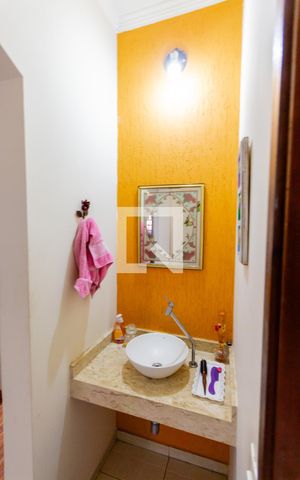 Casa à venda com 273m², 3 quartos e 3 vagas Casa à venda com 273m², 3 quartos e 3 vagasLavabo
