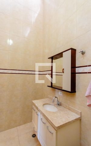 Casa à venda com 273m², 3 quartos e 3 vagas Casa à venda com 273m², 3 quartos e 3 vagasBanheiro da Suíte 1