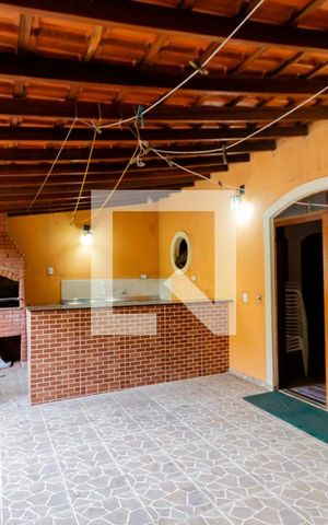 Casa à venda com 273m², 3 quartos e 3 vagas Casa à venda com 273m², 3 quartos e 3 vagasChurrasqueira