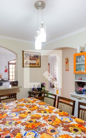 Casa à venda com 273m², 3 quartos e 3 vagas Casa à venda com 273m², 3 quartos e 3 vagasCopa