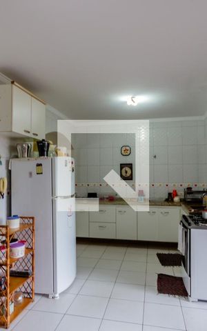 Casa à venda com 273m², 3 quartos e 3 vagas Casa à venda com 273m², 3 quartos e 3 vagasCozinha