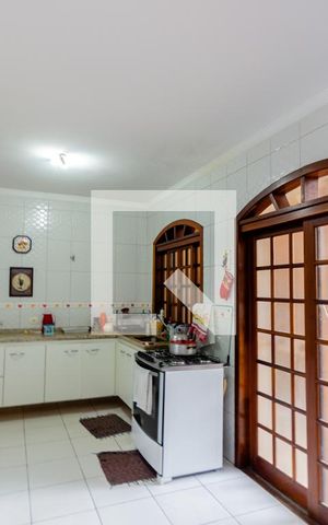 Casa à venda com 273m², 3 quartos e 3 vagas Casa à venda com 273m², 3 quartos e 3 vagasCozinha
