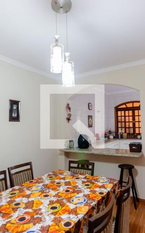 Casa à venda com 273m², 3 quartos e 3 vagas Casa à venda com 273m², 3 quartos e 3 vagasCopa