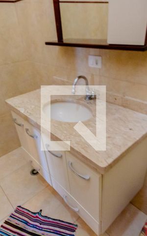 Casa à venda com 273m², 3 quartos e 3 vagas Casa à venda com 273m², 3 quartos e 3 vagasBanheiro da Suíte 1