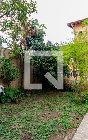 Casa à venda com 273m², 3 quartos e 3 vagas Casa à venda com 273m², 3 quartos e 3 vagasQuintal