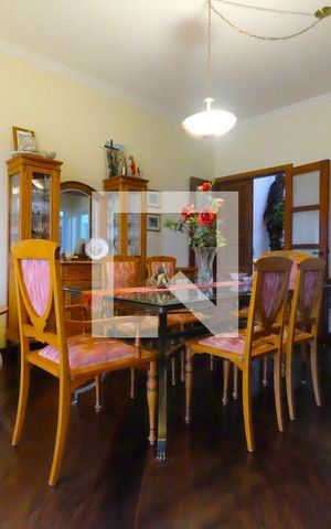 Casa à venda com 227m², 3 quartos e 2 vagasSala