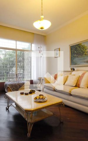 Casa à venda com 227m², 3 quartos e 2 vagasSala