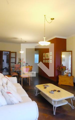 Casa à venda com 227m², 3 quartos e 2 vagasSala