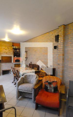 Casa à venda com 227m², 3 quartos e 2 vagasSalão