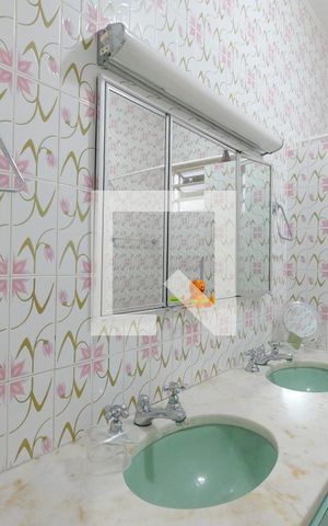 Casa à venda com 227m², 3 quartos e 2 vagasBanheiro 2