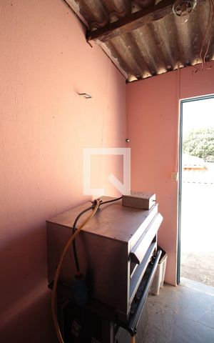 Casa à venda com 360m², 3 quartos e 4 vagasQuarto de Serviço