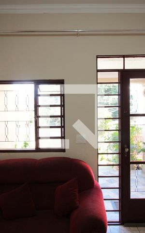 Casa à venda com 360m², 3 quartos e 4 vagasSala