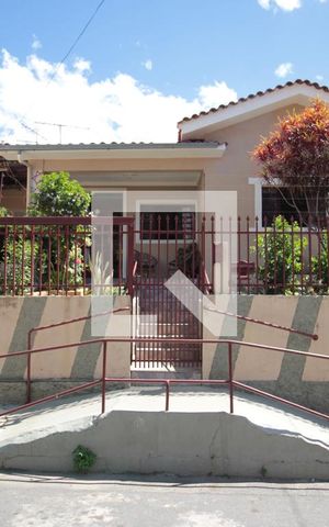 Casa à venda com 360m², 3 quartos e 4 vagasFachada