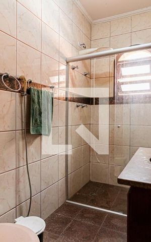 Casa para alugar com 240m², 4 quartos e 2 vagasBanheiro 2