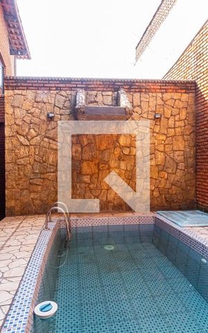 Casa para alugar com 240m², 4 quartos e 2 vagasQuintal - Piscina