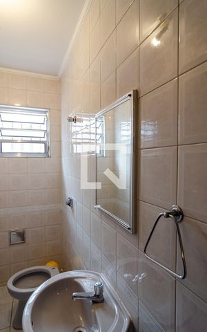 Casa à venda com 130m², 3 quartos e 2 vagas Casa à venda com 130m², 3 quartos e 2 vagasLavabo