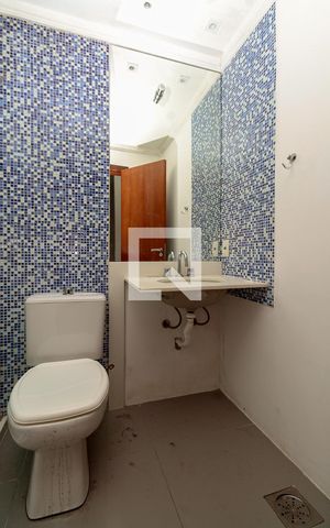 Casa à venda com 230m², 3 quartos e 4 vagas Casa à venda com 230m², 3 quartos e 4 vagasBanheiro Social