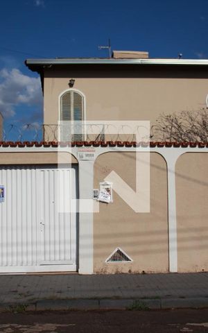 Casa para alugar com 300m², 6 quartos e 6 vagasFachada