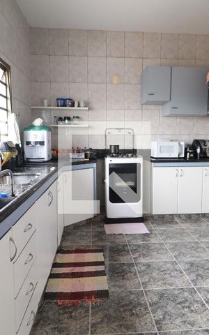 Casa para alugar com 200m², 4 quartos e 4 vagasCozinha