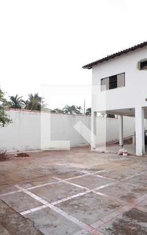 Casa para alugar com 200m², 4 quartos e 4 vagasQuintal